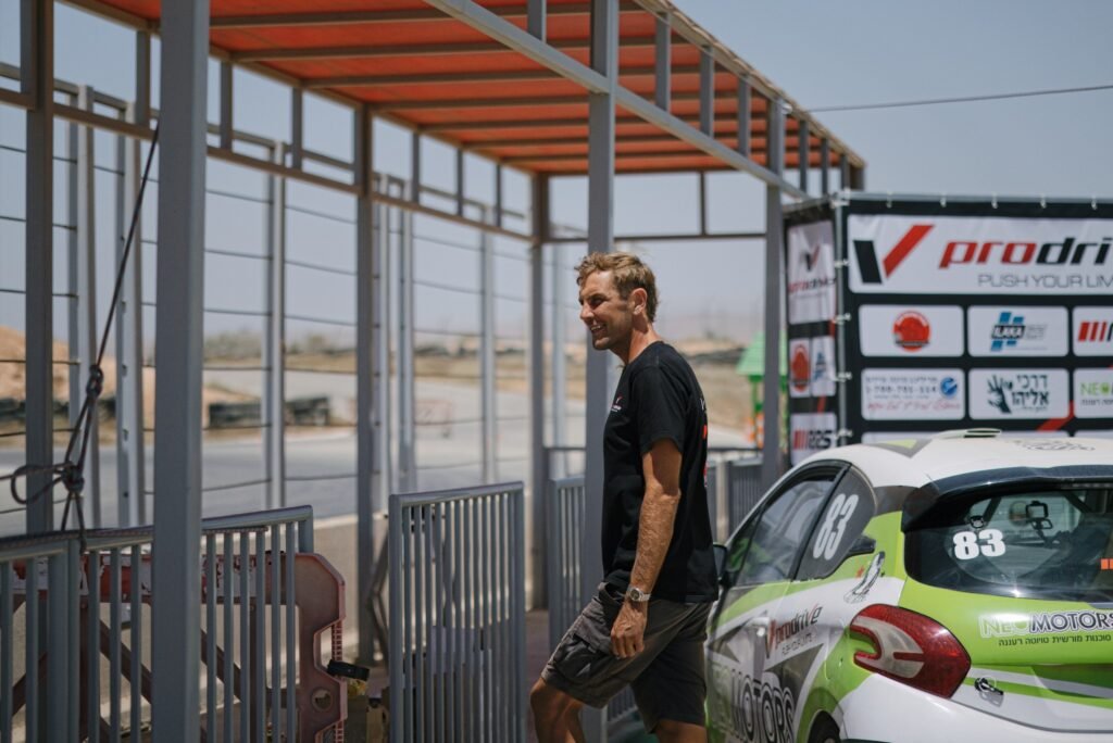 רישיון אפור במסלול מרוצים ערד: כל מה שצריך לדעת לפני הנהיגה