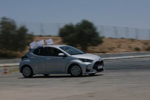 נהג מירוץ ליום אחד במסלול ערד – חוויית נהיגה מקצועית במדבר
