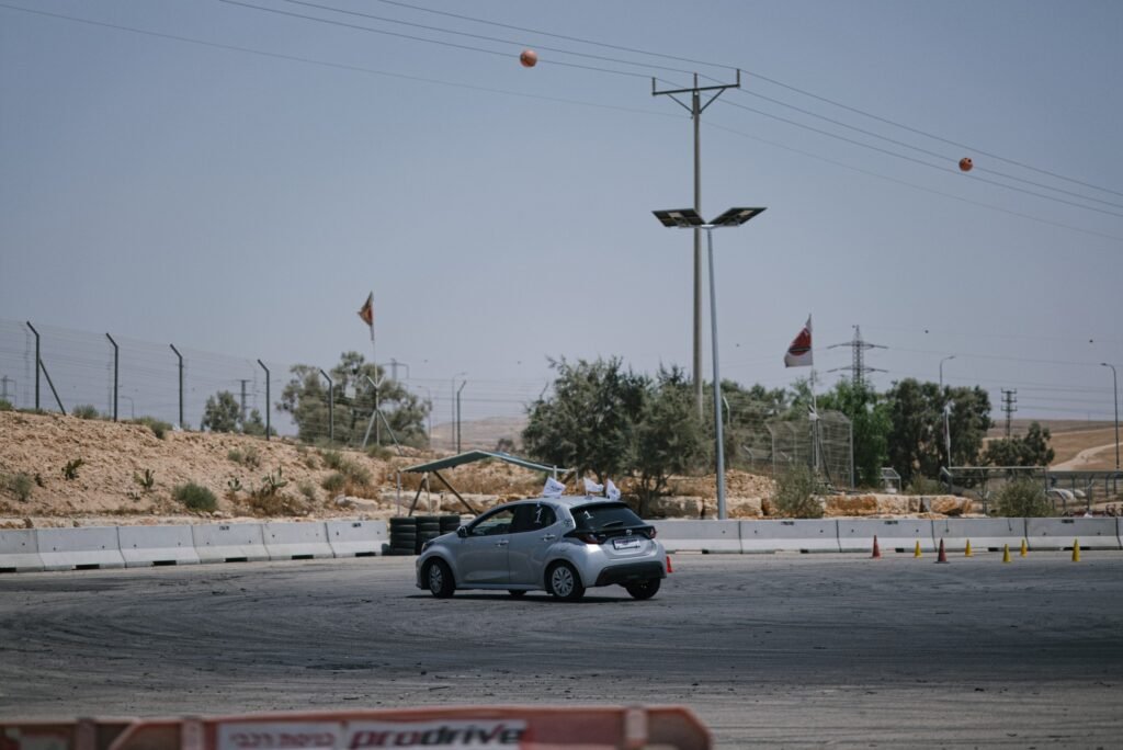 נהג מרוצים ליום אחד ערד – חוויית נהיגה מקצועית במדבר