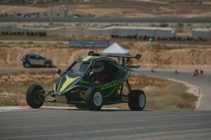 נהג מרוצים ליום אחד השוואת מחירים – המדריך המלא במסלול ערד