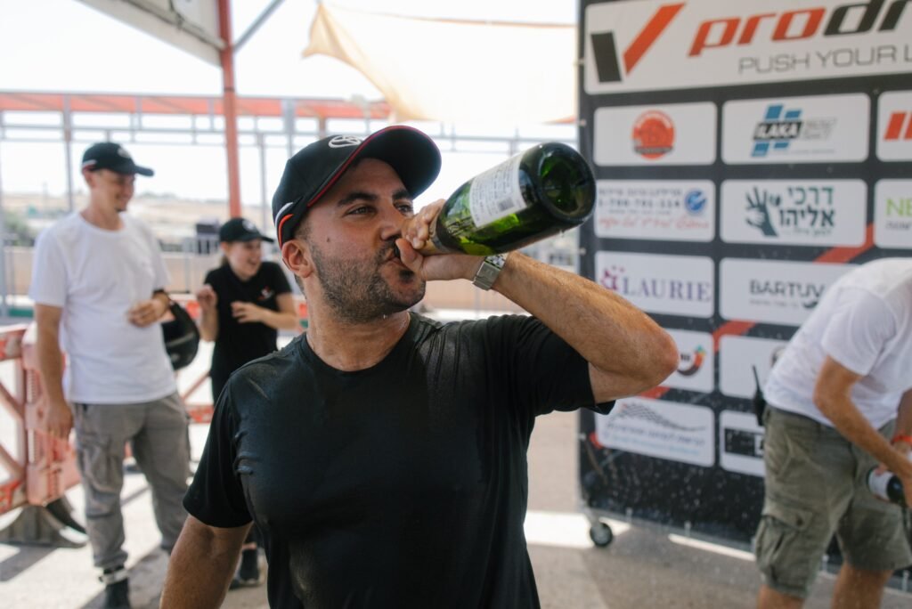 נהגי מרוצים מפורסמים: כך מתחילים את הדרך במסלול מרוצים ערד