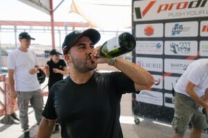 נהגי מרוצים מפורסמים: כך מתחילים את הדרך במסלול מרוצים ערד